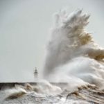 1284305 1000 1456102786 waves crash over newhaven lighthouse 2504 diaporama